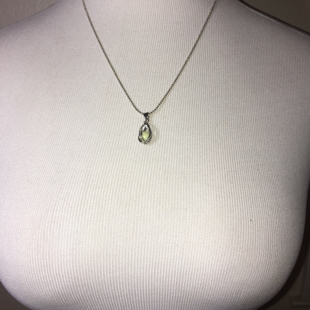 Super Cute Necklace With Caged Iridescent Stone - Picture 4 of 7